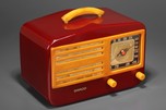 GAROD 1450 Catalin ’Peak-Top’ Radio in Bright Plum + Yellow